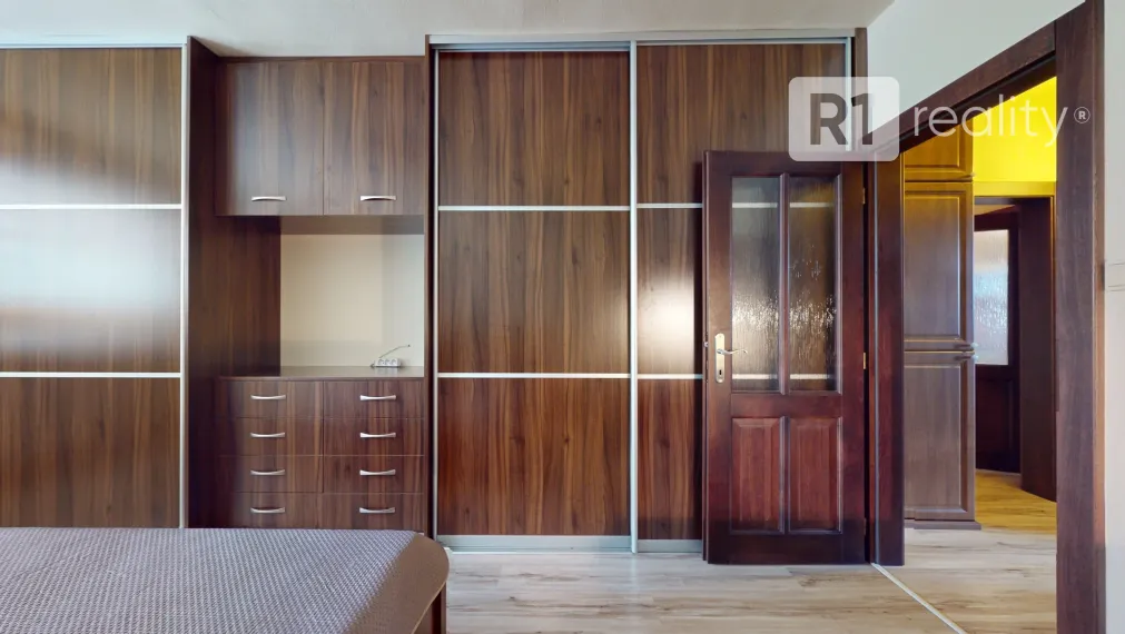 Vkusný, priestranný 2 izbový byt, 70 m2, kompletne zariadený, Piešťany-JUH