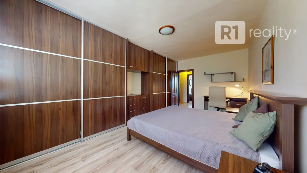 Vkusný, priestranný 2 izbový byt, 70 m2, kompletne zariadený, Piešťany-JUH