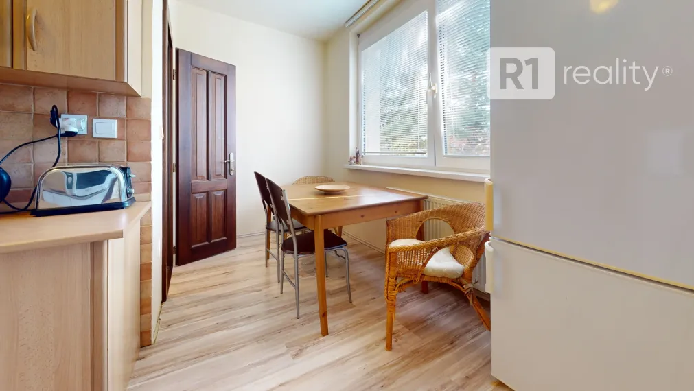 Vkusný, priestranný 2 izbový byt, 70 m2, kompletne zariadený, Piešťany-JUH