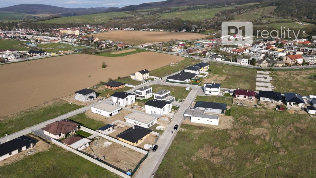 Lukratívny stavebný SPA pozemok (950 m2) / Banka pri Piešťanoch