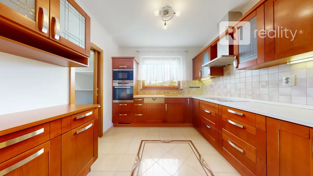 Nadštandardný, 4 izbový bungalov / Lodenica Piešťany