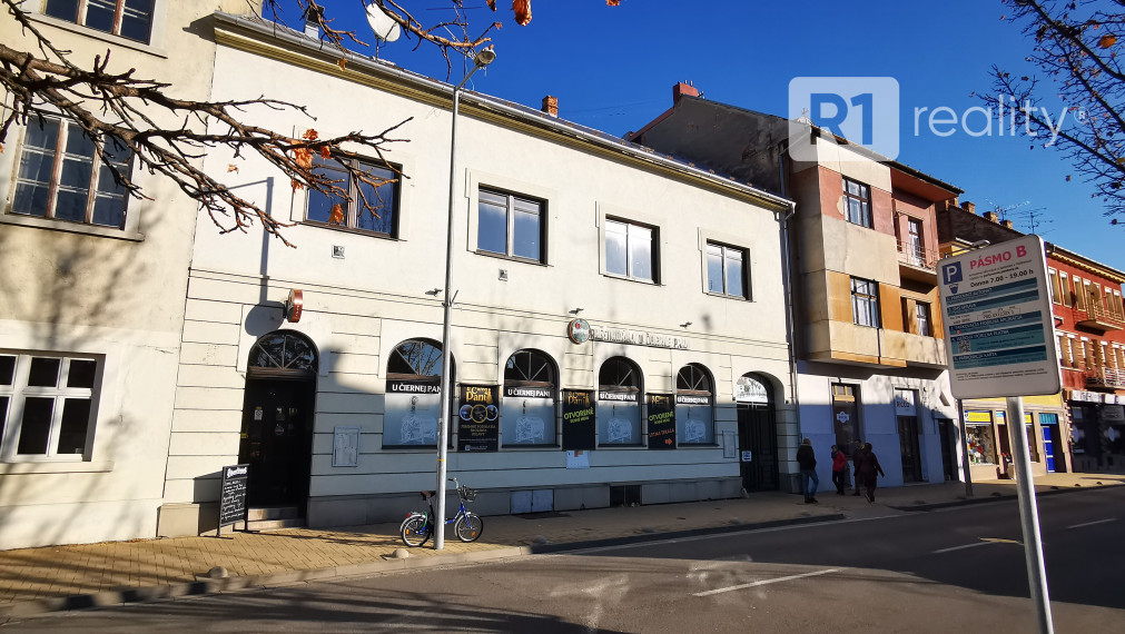 Jedinečná investícia / Lukratívna budova "Hubacsek" v centre mesta Piešťany
