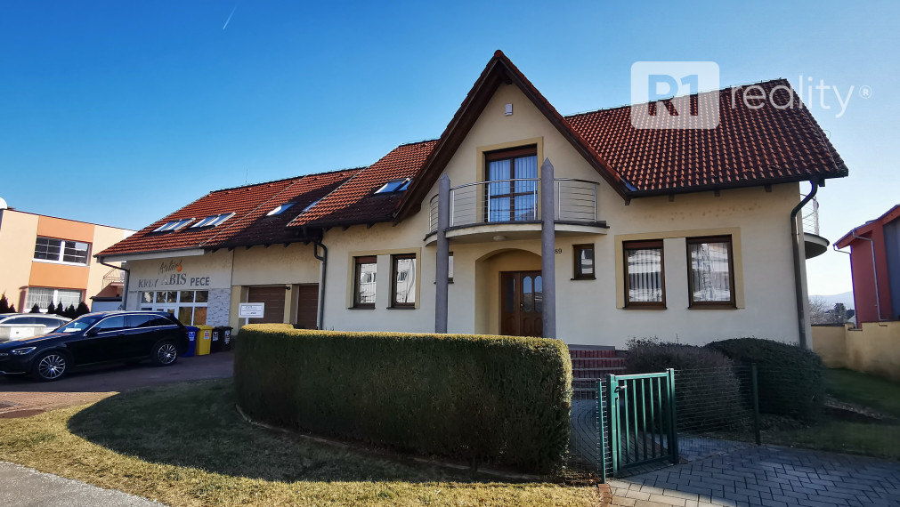 Jedinečný rodinný dom s dvojgarážou / Floreát Piešťany