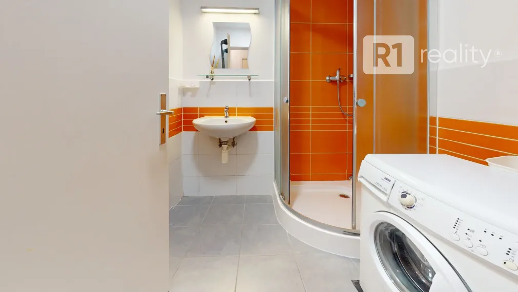 Na prenájom pekný 3 izbový byt v rodinnom dome so záhradou, 72 m2 / Banka