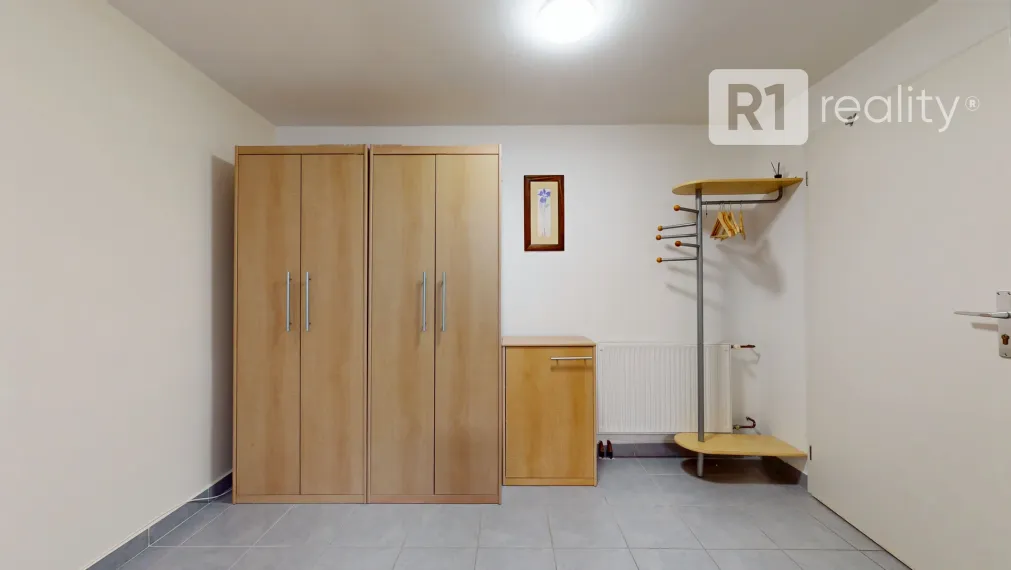 Na prenájom pekný 3 izbový byt v rodinnom dome so záhradou, 72 m2 / Banka