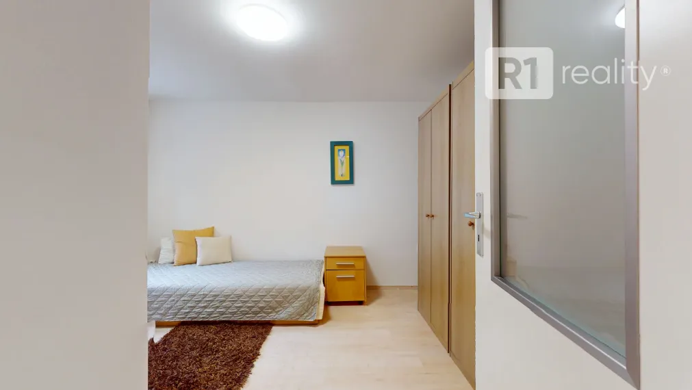 Na prenájom pekný 3 izbový byt v rodinnom dome so záhradou, 72 m2 / Banka