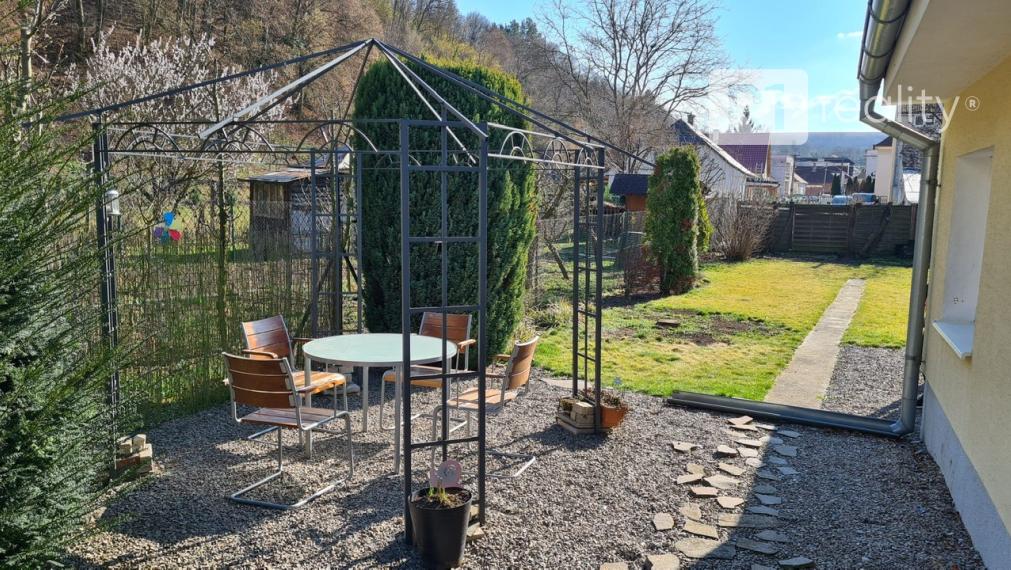 Na prenájom pekný 3 izbový byt v rodinnom dome so záhradou, 72 m2 / Banka