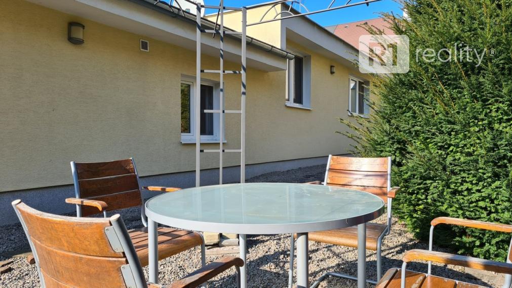 Na prenájom pekný 3 izbový byt v rodinnom dome so záhradou, 72 m2 / Banka