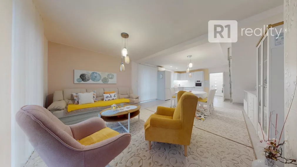 Komfortné 4 izbové bývanie s vlastným pozemkom/dvorom 229 m2 / Banka / SPA Piešťany
