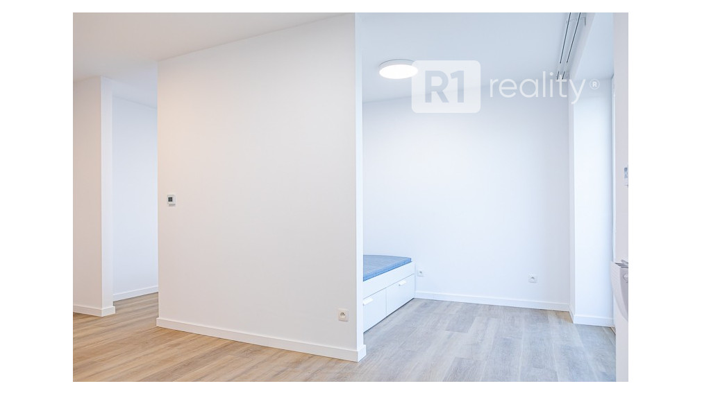Nový 1 izbový byt 37 m2+ 4 m2 balkón, výťah + parking, Piešťany-centrum