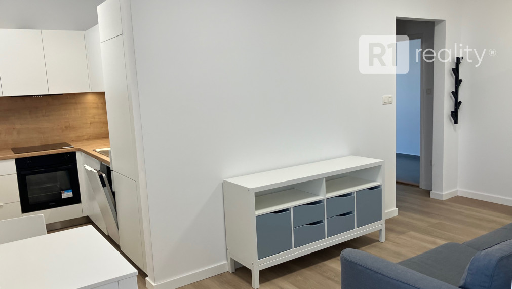 Nový 1 izbový byt 37 m2+ 4 m2 balkón, výťah + parking, Piešťany-centrum