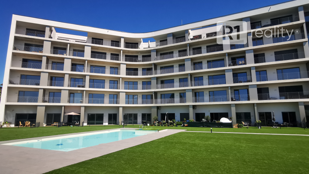 Na prenájom 2 izbový byt 45 m2 + terasa 15 m2 + 30 m2 predzáhradka / BlueWave Piešťany Banka