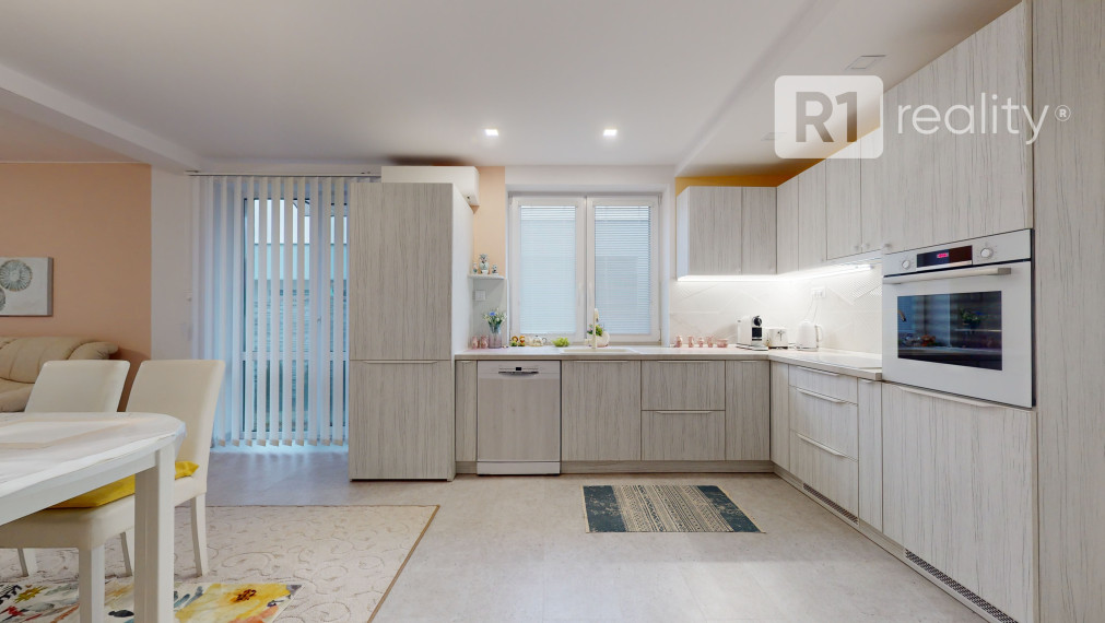 Komfortné 4 izbové bývanie s vlastným pozemkom/dvorom 229 m2 / Banka / SPA Piešťany