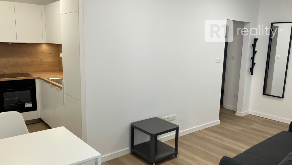 Nový 1 izbový byt 37 m2+ 4 m2 balkón, výťah + parking, Piešťany-centrum