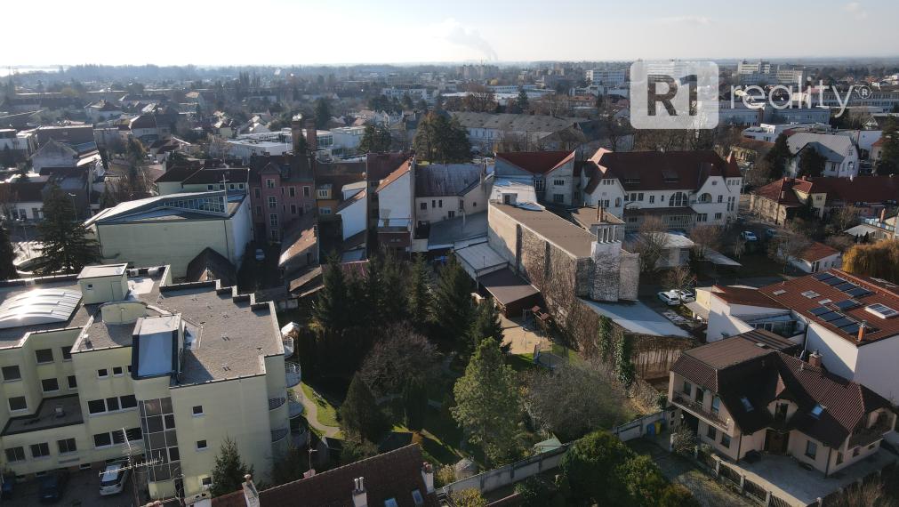 JEDINEČNÁ INVESTÍCIA "Hubacsek" Teplická /pozemok 1302 m2/ centrum Piešťany