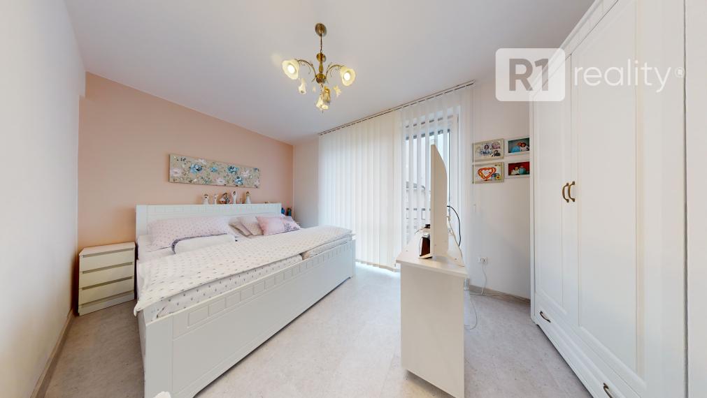 Komfortné 4 izbové bývanie s vlastným pozemkom /vlastný pozemok s dvorom, 229 m2 / Banka / SPA Piešťany