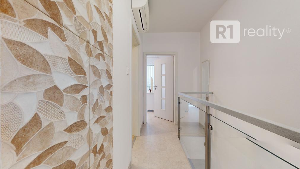 Komfortné 4 izbové bývanie s vlastným pozemkom /vlastný pozemok s dvorom, 229 m2 / Banka / SPA Piešťany