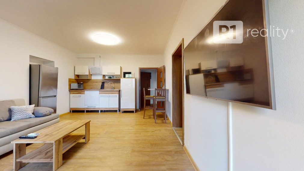 Priestranný, zariadený 1 izb. byt 1A / DUBOVANY