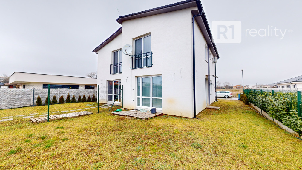 Dvojdom "SpA 24" /2 x 4 izbové byty s vlastným pozemkom/dvorom  / Banka / SPA Piešťany