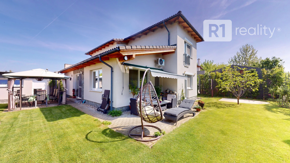 „Ticho, komfort a štýl – bývanie, ktoré má dušu.“ / Rodinný dom Lodenica Piešťany