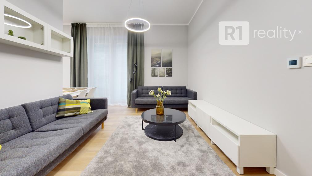 Jedinečný 3 izbový byt 64 m2+ 8 m2 balkóny + parking, Piešťany-centrum