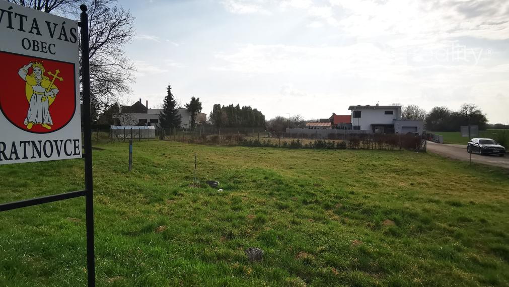 Zaujímavá investícia pri Piešťanoch "POZEMOK" / 903 m2 / Banka