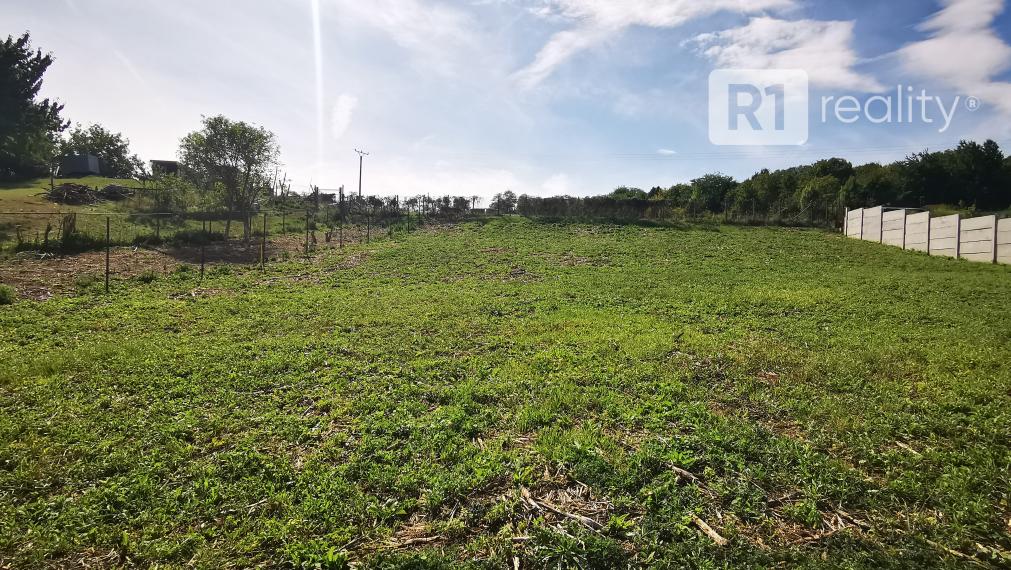 Výnimočný stavebný pozemok ( 1.623 m2) / Banka pri Piešťanoch