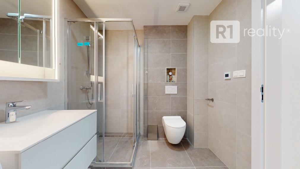 Jedinečný 2 izbový byt 53,2 m2+ 11 m2 terasa + parking, Piešťany-centrum