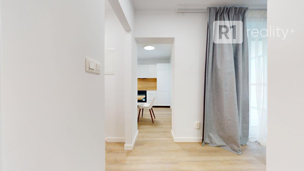 Jedinečný 2 izbový byt 53,2 m2+ 11 m2 terasa + parking, Piešťany-centrum