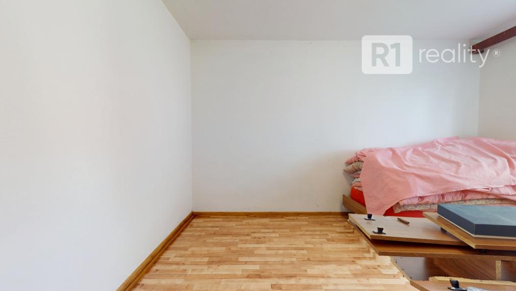 Rodinný dom s veľkým pozemkom 1779 m2 / Vaďovce pri Starej Turej