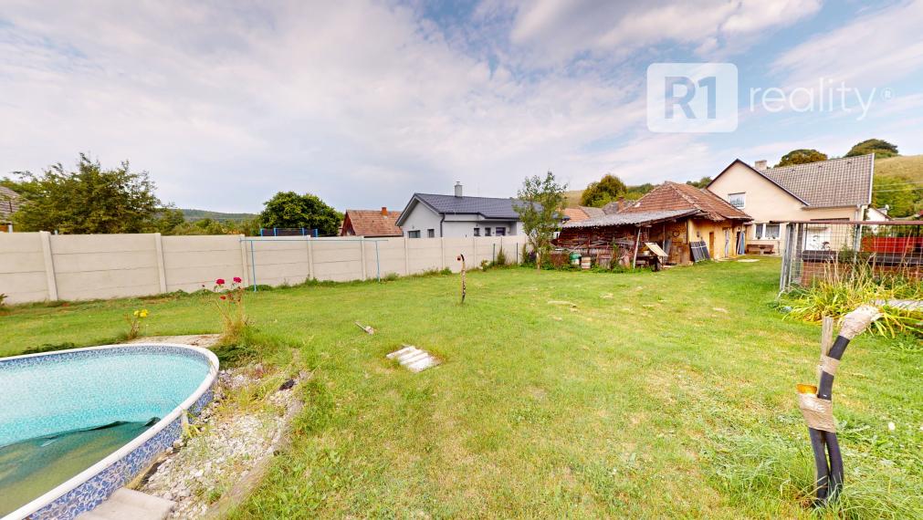 Rodinný dom s veľkým pozemkom 1779 m2 / Vaďovce pri Starej Turej