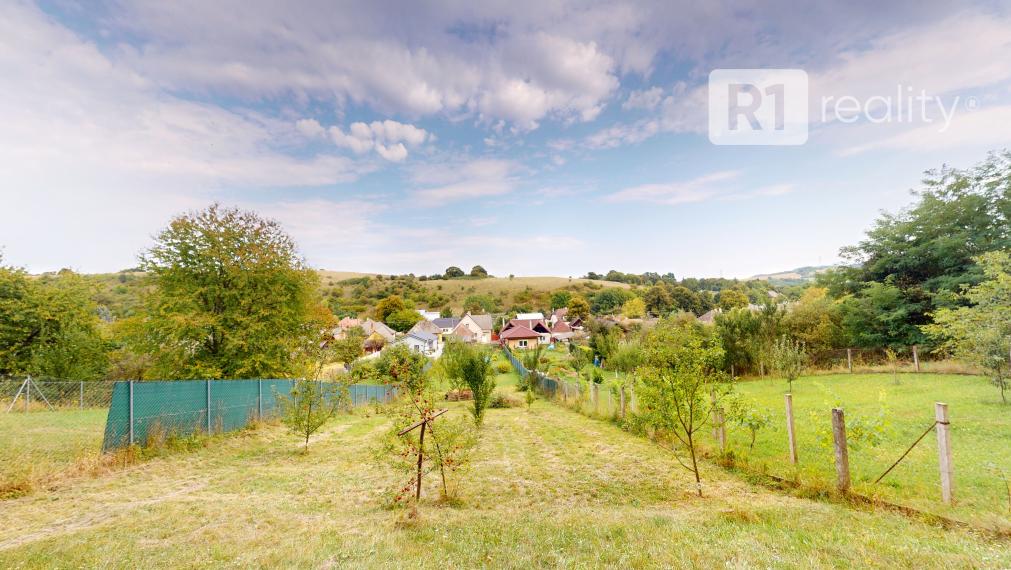 Rodinný dom s veľkým pozemkom 1779 m2 / Vaďovce pri Starej Turej