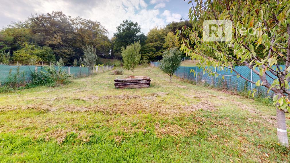 Rodinný dom s veľkým pozemkom 1779 m2 / Vaďovce pri Starej Turej