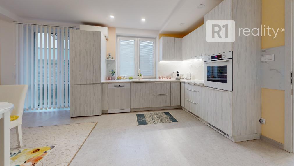 Komfortné 4 izbové bývanie s vlastným pozemkom /vlastný pozemok s dvorom, 229 m2 / Banka / SPA Piešťany