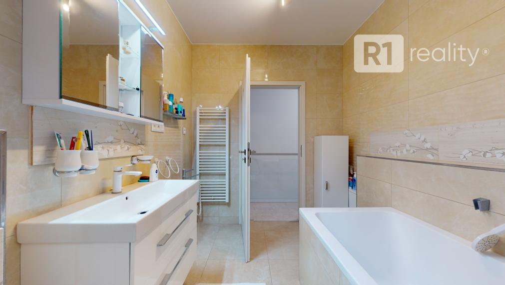 Komfortné 4 izbové bývanie s vlastným pozemkom /vlastný pozemok s dvorom, 229 m2 / Banka / SPA Piešťany