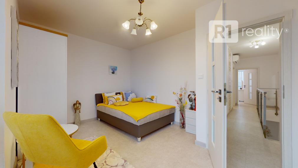 Komfortné 4 izbové bývanie s vlastným pozemkom /vlastný pozemok s dvorom, 229 m2 / Banka / SPA Piešťany