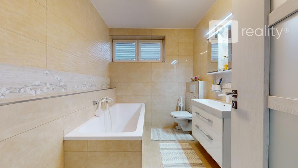 Komfortné 4 izbové bývanie s vlastným pozemkom /vlastný pozemok s dvorom, 229 m2 / Banka / SPA Piešťany