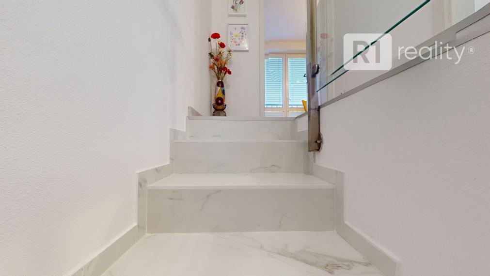 Komfortné 4 izbové bývanie s vlastným pozemkom /vlastný pozemok s dvorom, 229 m2 / Banka / SPA Piešťany