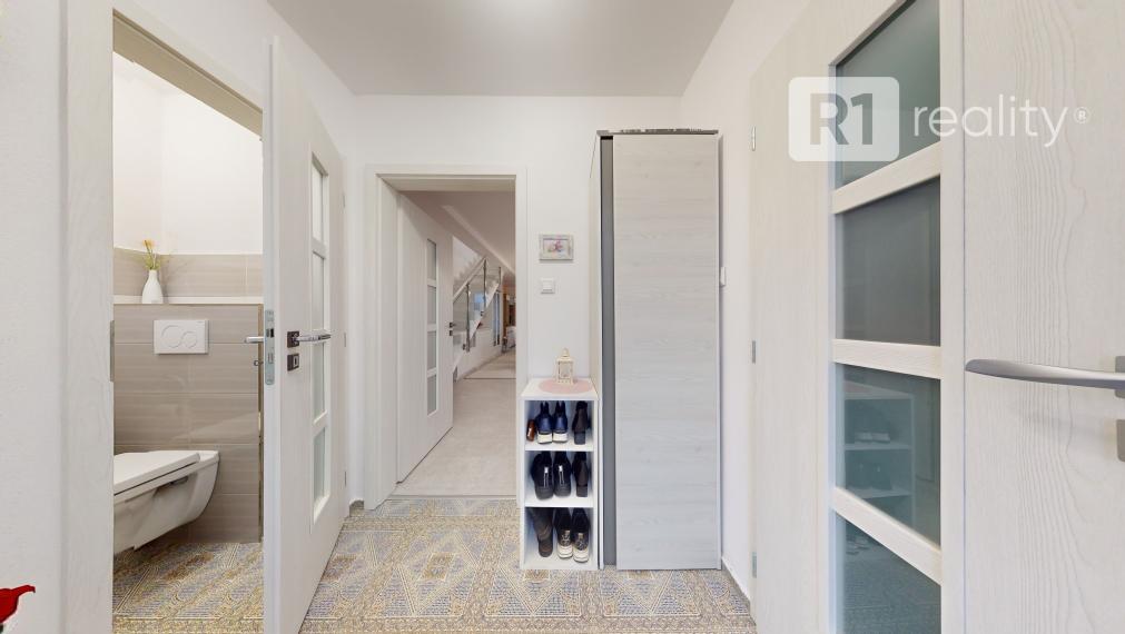 Komfortné 4 izbové bývanie s vlastným pozemkom /vlastný pozemok s dvorom, 229 m2 / Banka / SPA Piešťany