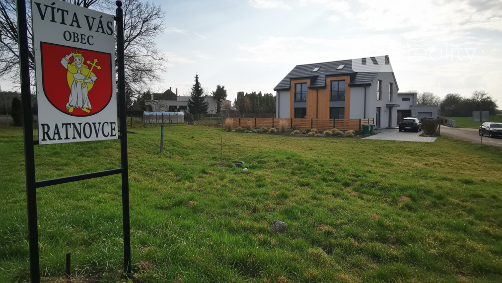 Zaujímavá investícia pri Piešťanoch "POZEMOK" / 903 m2 / Banka