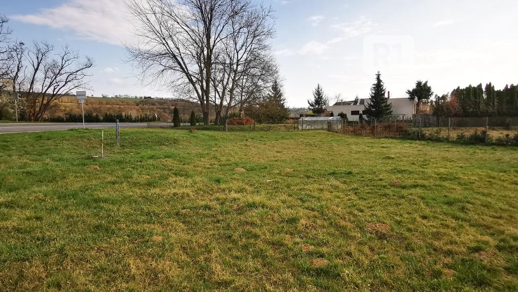 Zaujímavá investícia pri Piešťanoch "POZEMOK" / 903 m2 / Banka