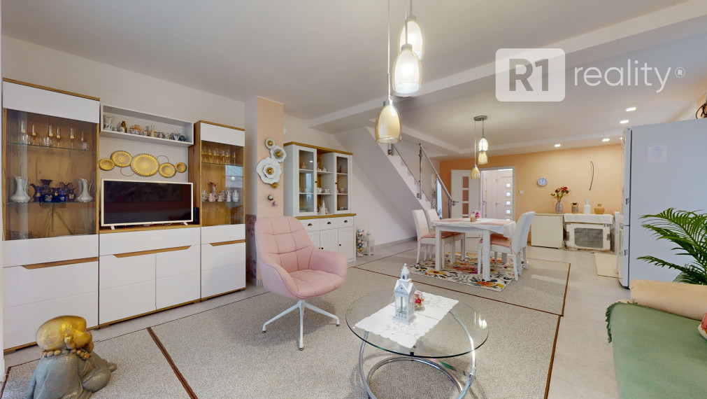 „Váš domov medzi prírodou a eleganciou" /Pekné 4 izbové bývanie s vlastným pozemkom / Banka