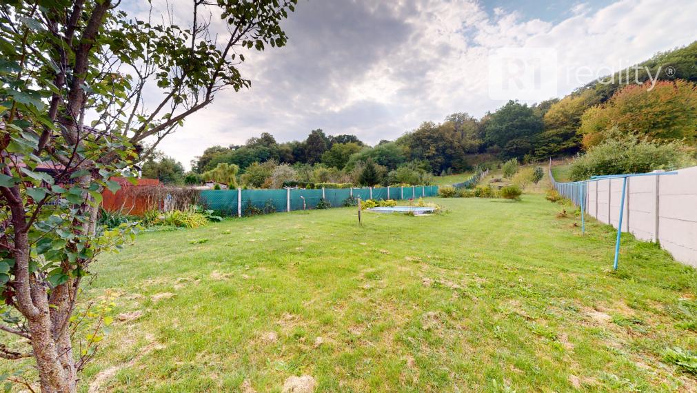 Rodinný dom s veľkým pozemkom 1779 m2 / Vaďovce pri Starej Turej