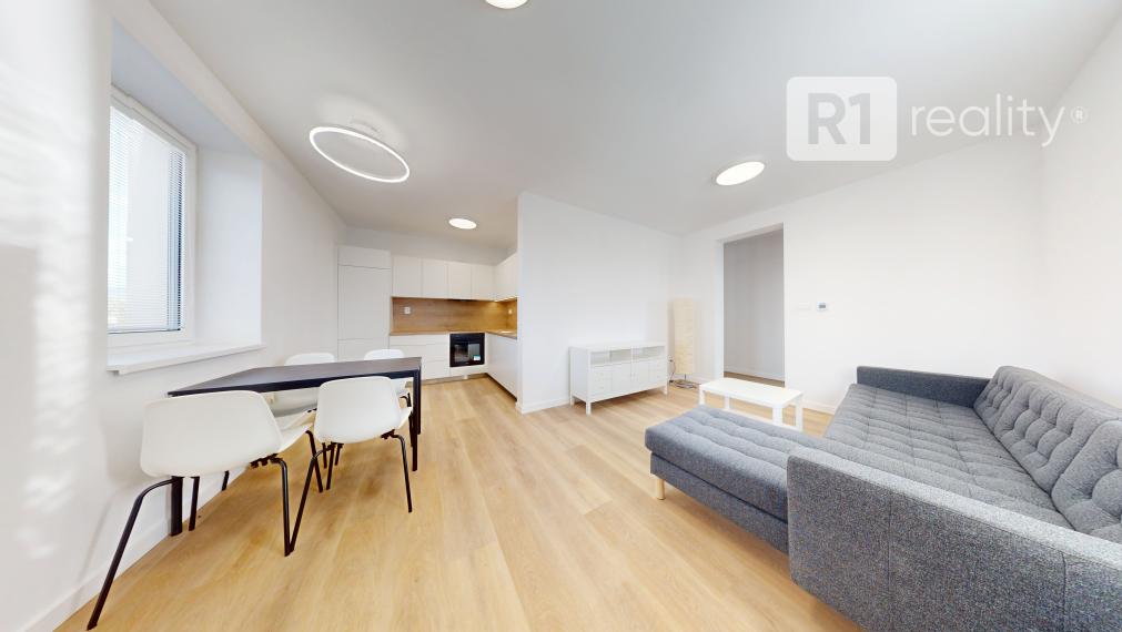 Jedinečný 2 izbový byt 53,2 m2 +2 x balkón, parking, Piešťany-centrum