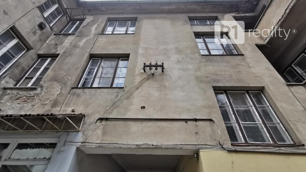 Polyfunkčná budova "U Svätej Anny" /CENTRUM, 786 m2, pozemok výmery 934 m2/ Trenčín