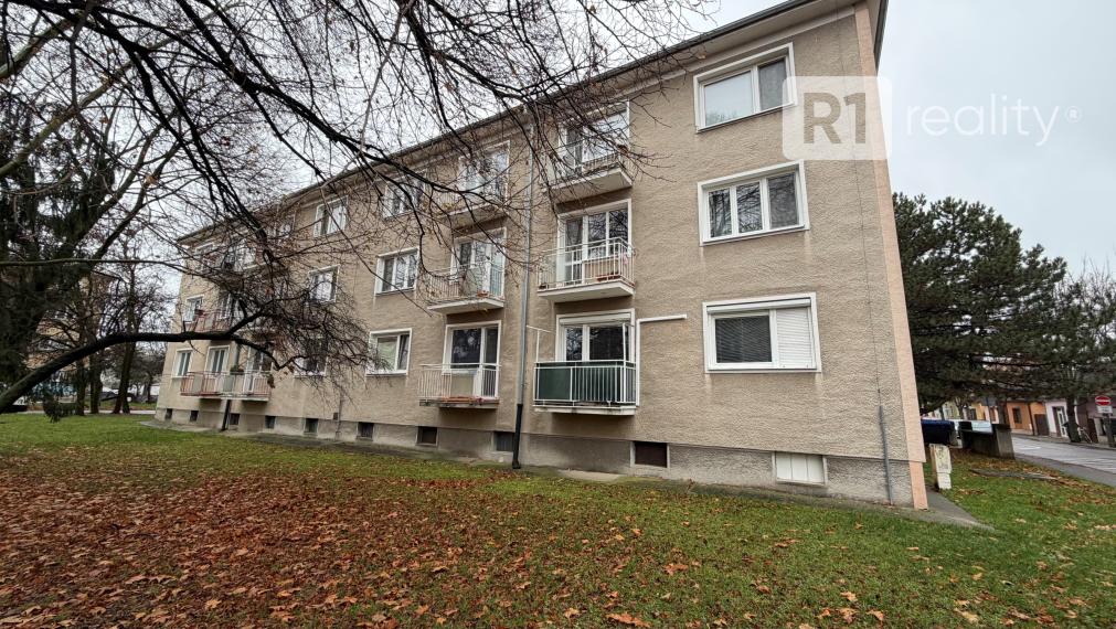 NA PREDAJ 3 izb. byt /dva balkóny/ "VAJANSKÉHO" / Piešťany