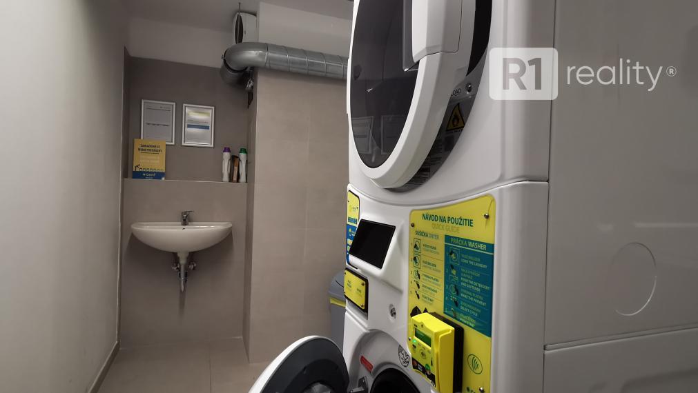 NA PREDAJ klenot medzi nehnuteľnosťami, zariadený 2 izb. apartmán CE ZA AR  /V CENE PARKING + PIVNICA/ Bratislava