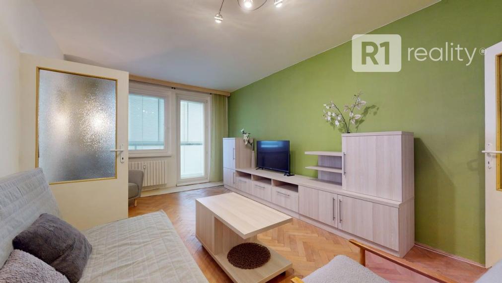 Udržiavaný 3 izbový byt, 75 m2, výťah, balkón, Piešťany pri OD PRIOR