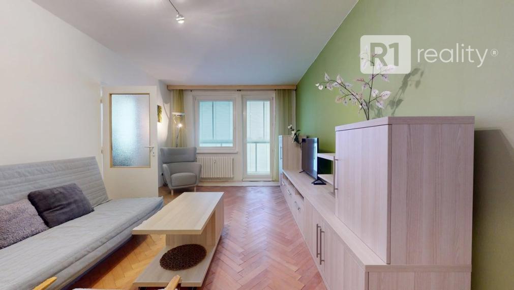 Udržiavaný 3 izbový byt, 75 m2, výťah, balkón, Piešťany pri OD PRIOR