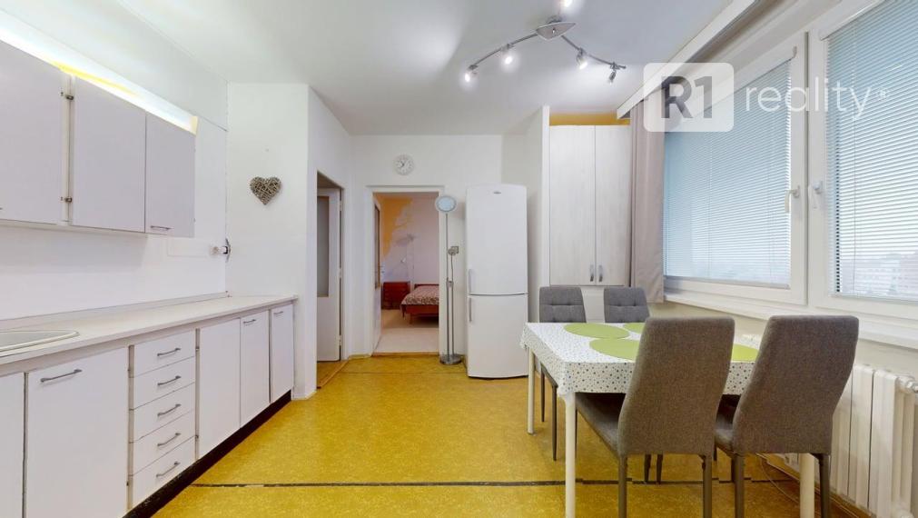 Udržiavaný 3 izbový byt, 75 m2, výťah, balkón, Piešťany pri OD PRIOR